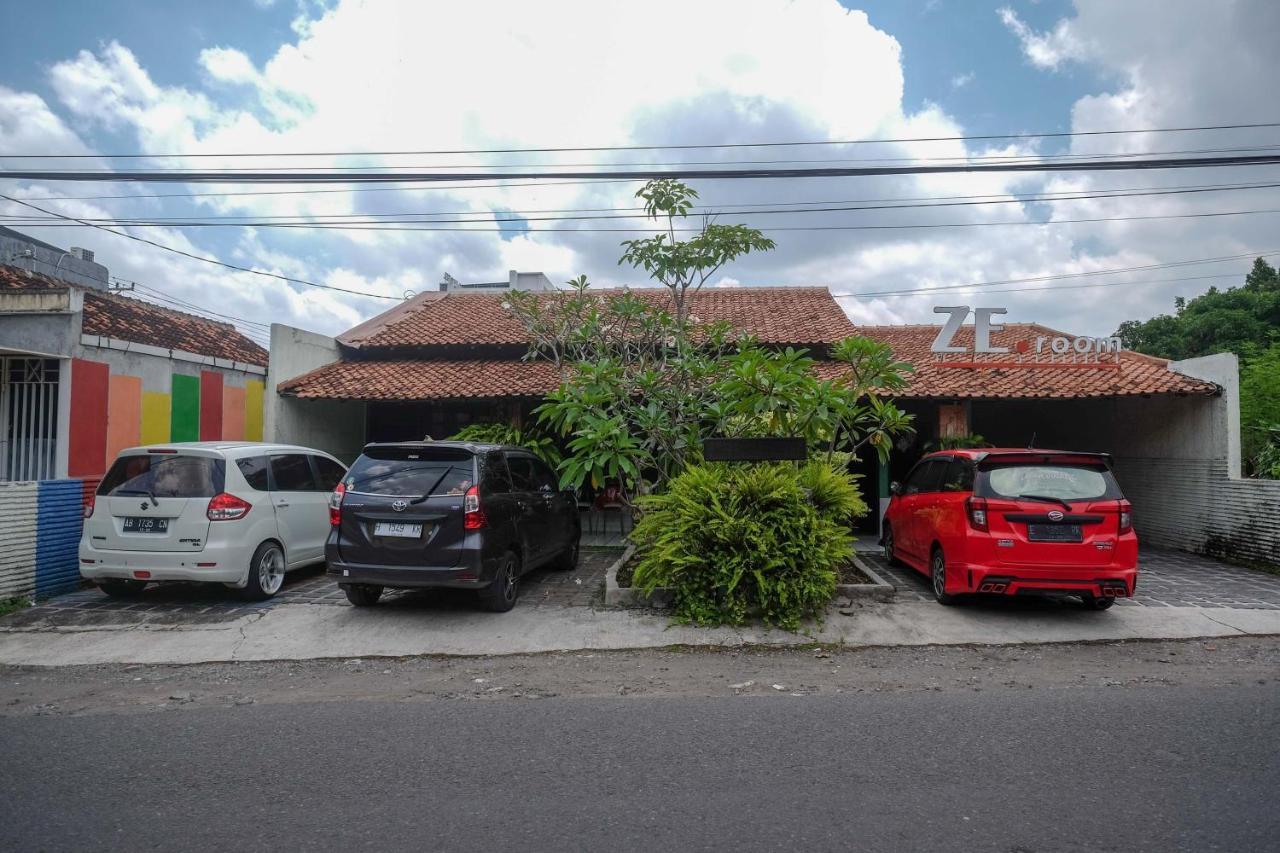 Reddoorz Near Lotte Mart Maguwoharjo Yogyakarta Otel Dış mekan fotoğraf
