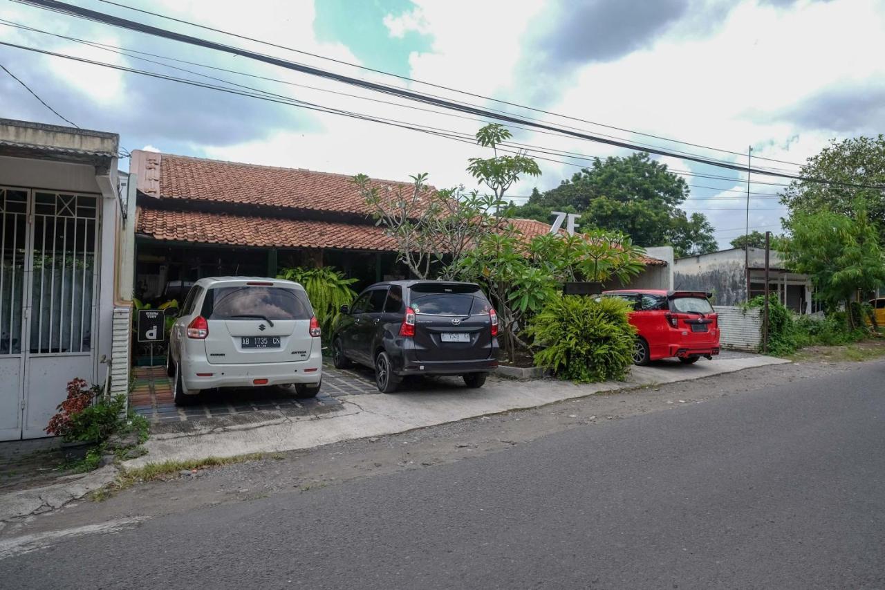 Reddoorz Near Lotte Mart Maguwoharjo Yogyakarta Otel Dış mekan fotoğraf